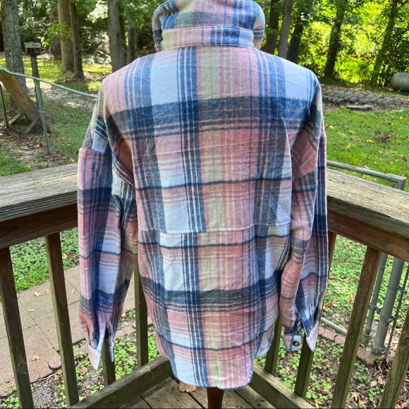 Pink plaid shirt overshirt jacket button up with pockets - Picture 9 of 14